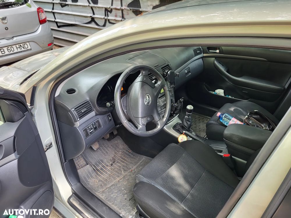 Toyota Avensis 2.0 D-4D Executive - 3