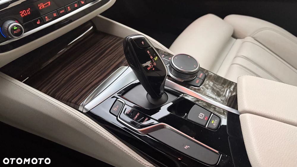 BMW Seria 5 530i xDrive M Sport sport - 24