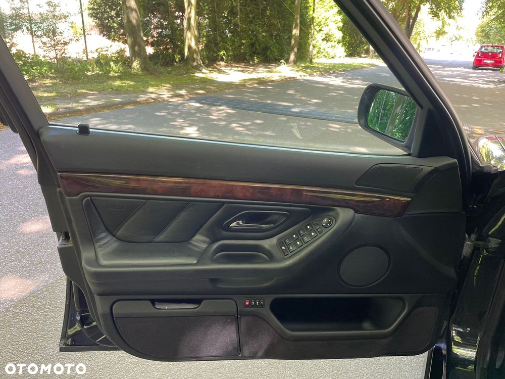 BMW Seria 7 740i - 17