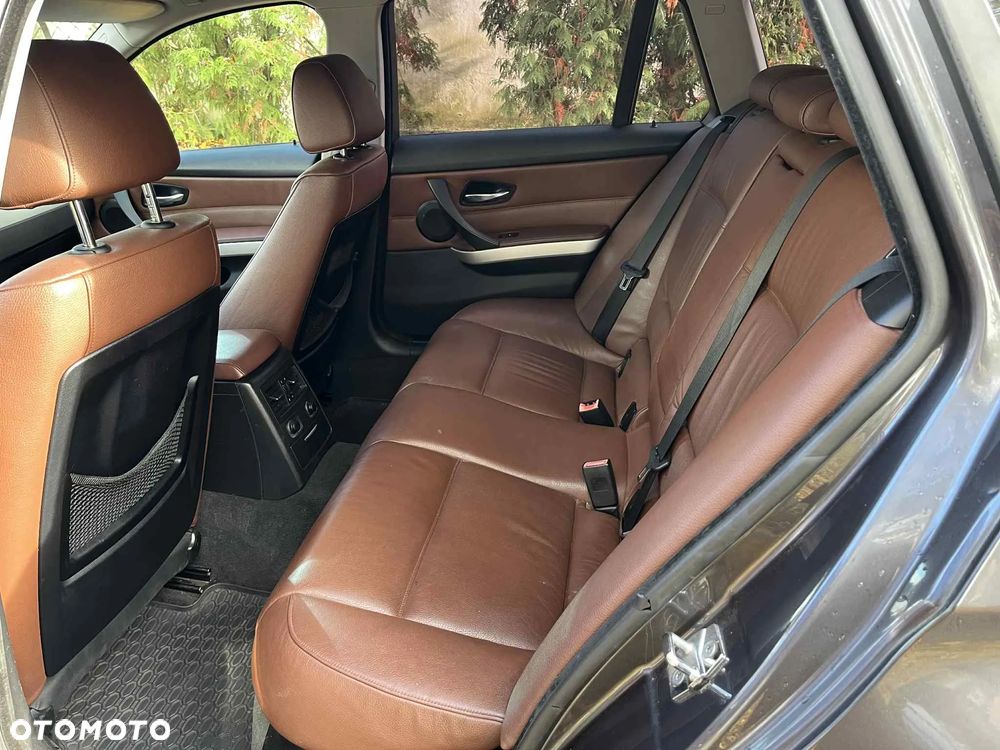 BMW Seria 3 318d - 29