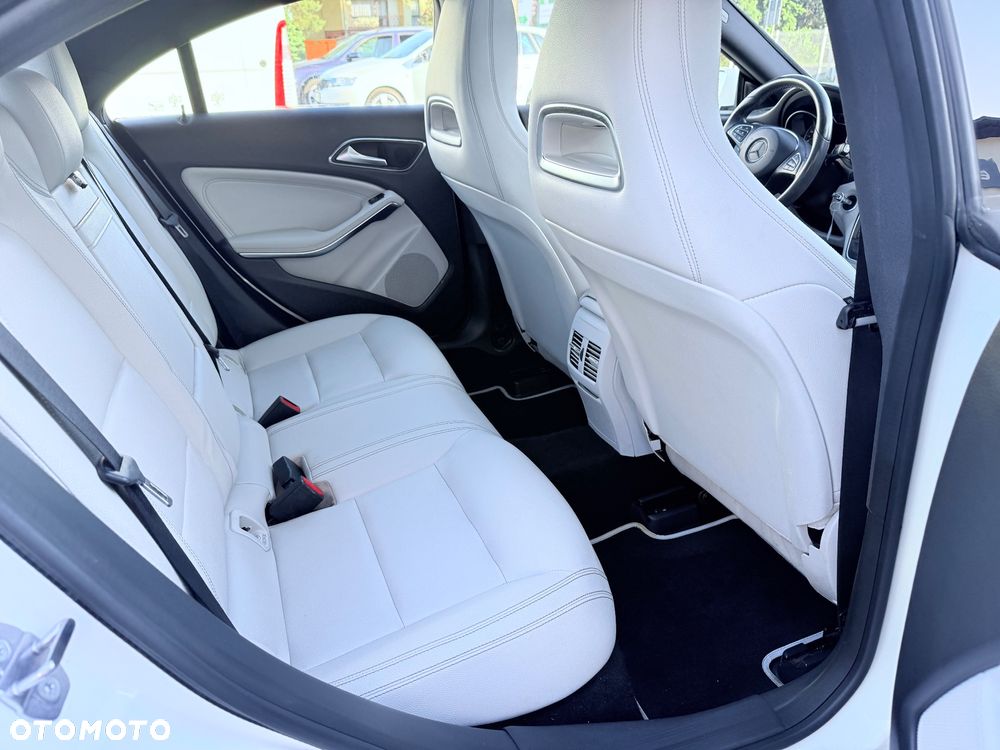 Mercedes-Benz CLA 250 7G-DCT Peak Edition - 23