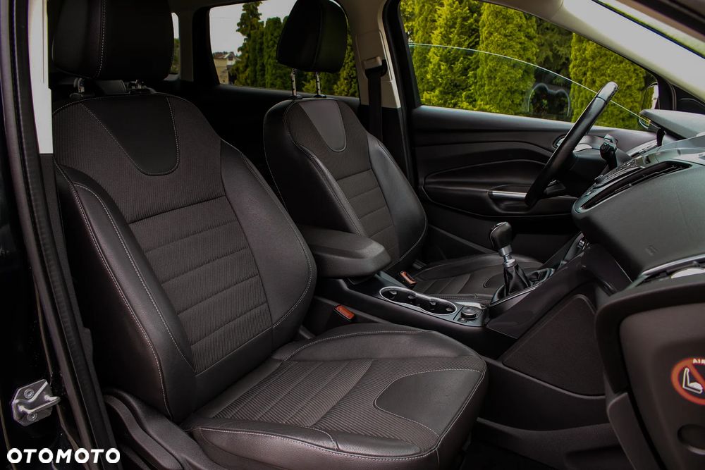 Ford Kuga 2.0 TDCi 2x4 Titanium - 19