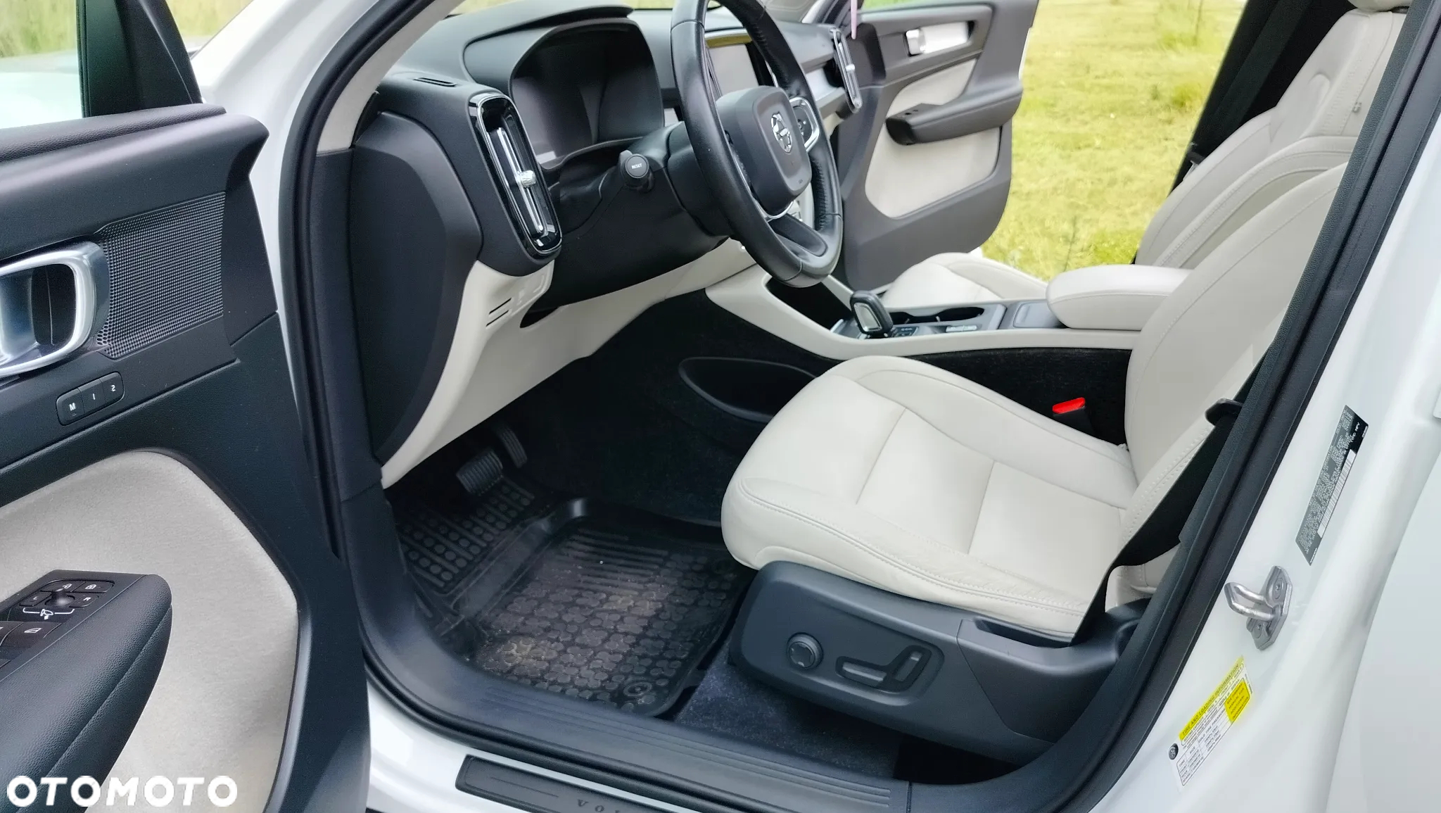 Volvo XC 40 T5 AWD Momentum Pro - 37