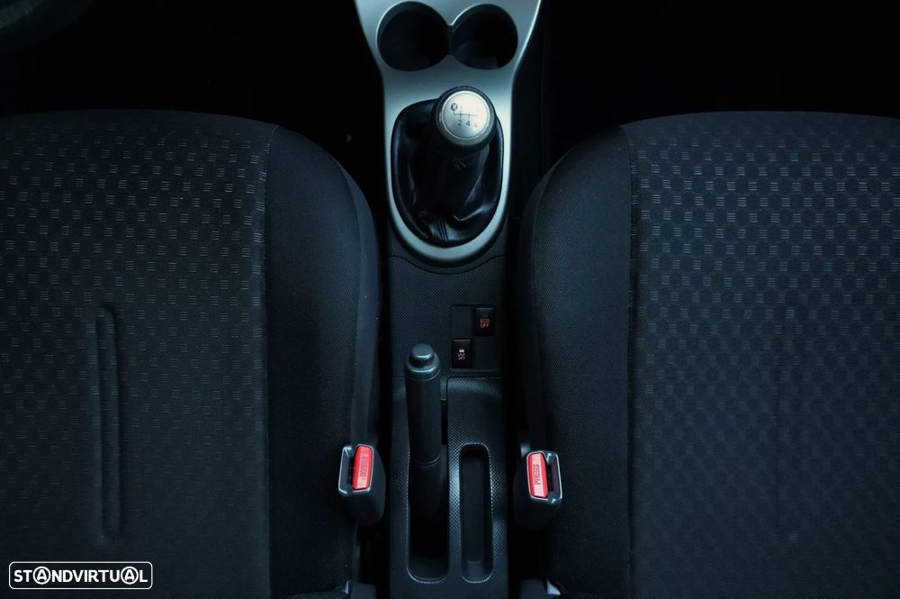 Toyota Urban Cruiser 1.33 4x2 Town - 33