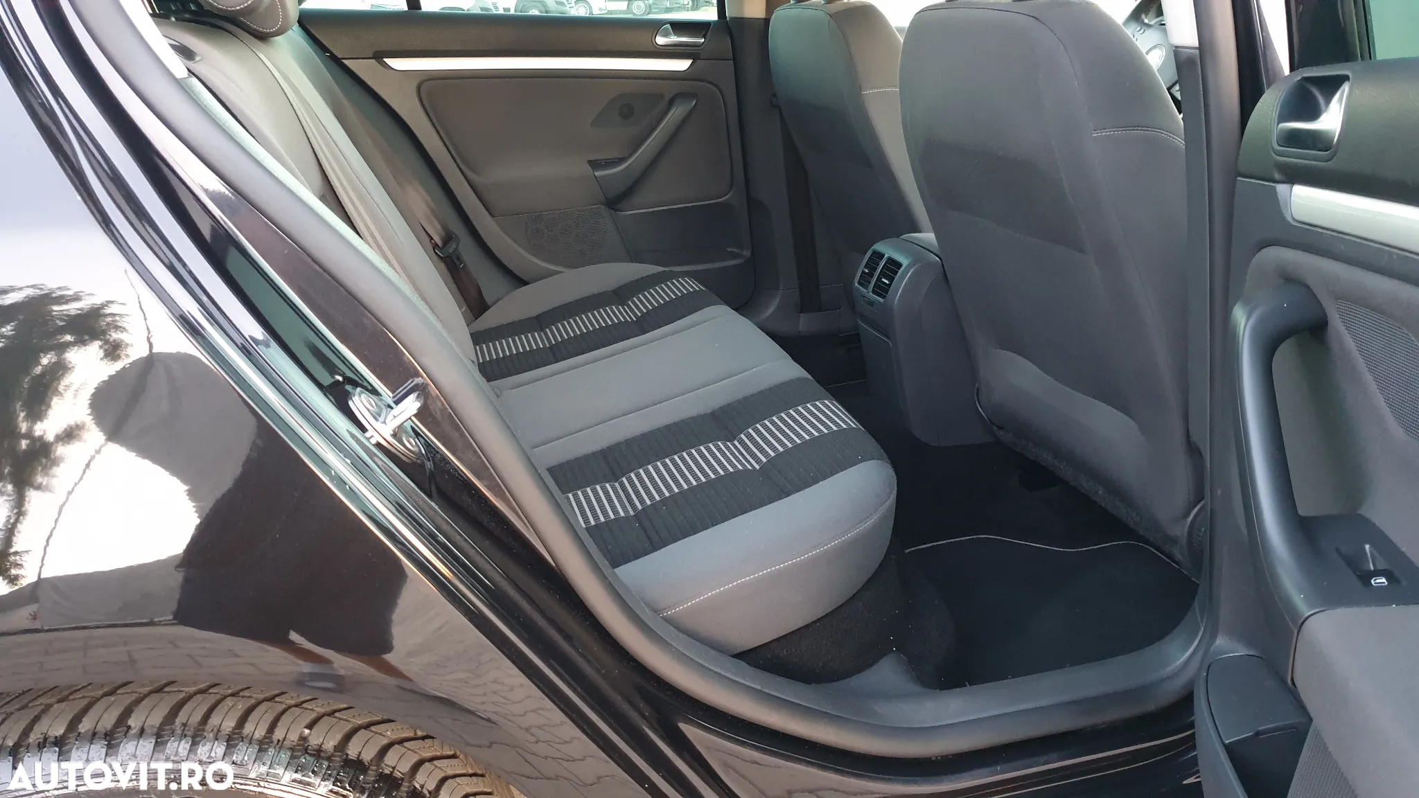 Volkswagen Golf 1.9 TDI DPF United BlueMotion - 8