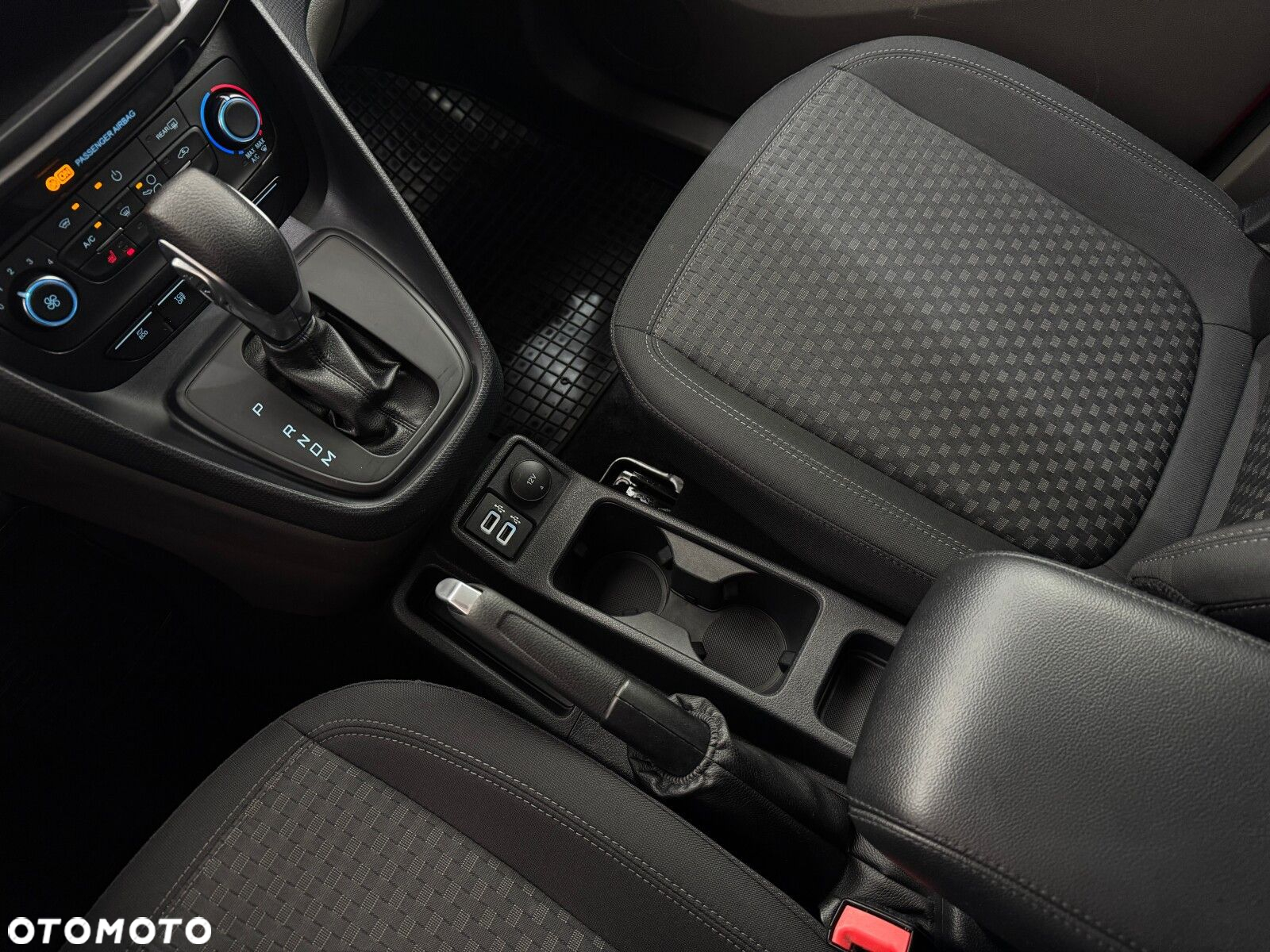 Ford Transit Connect - 26