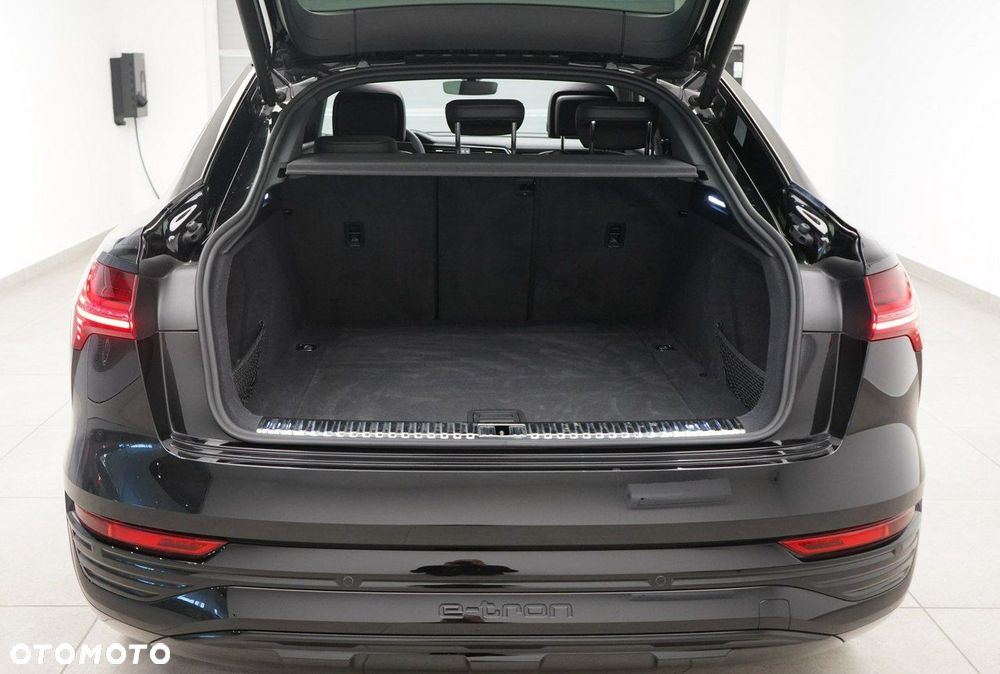 Audi Q8 Sportback e-tron - 12