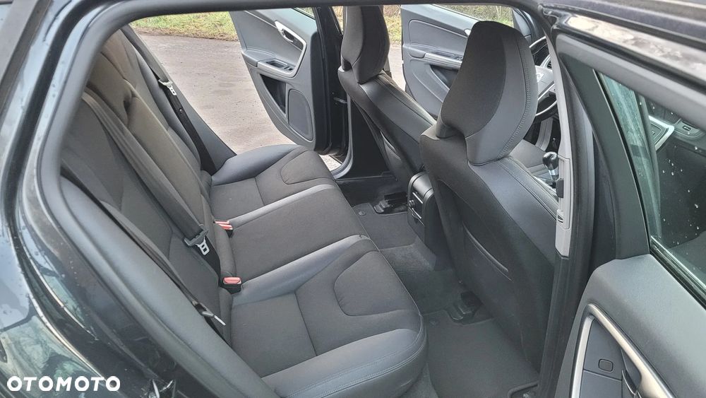 Volvo V60 D5 Momentum - 11