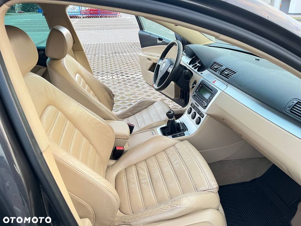 Volkswagen Passat - 14