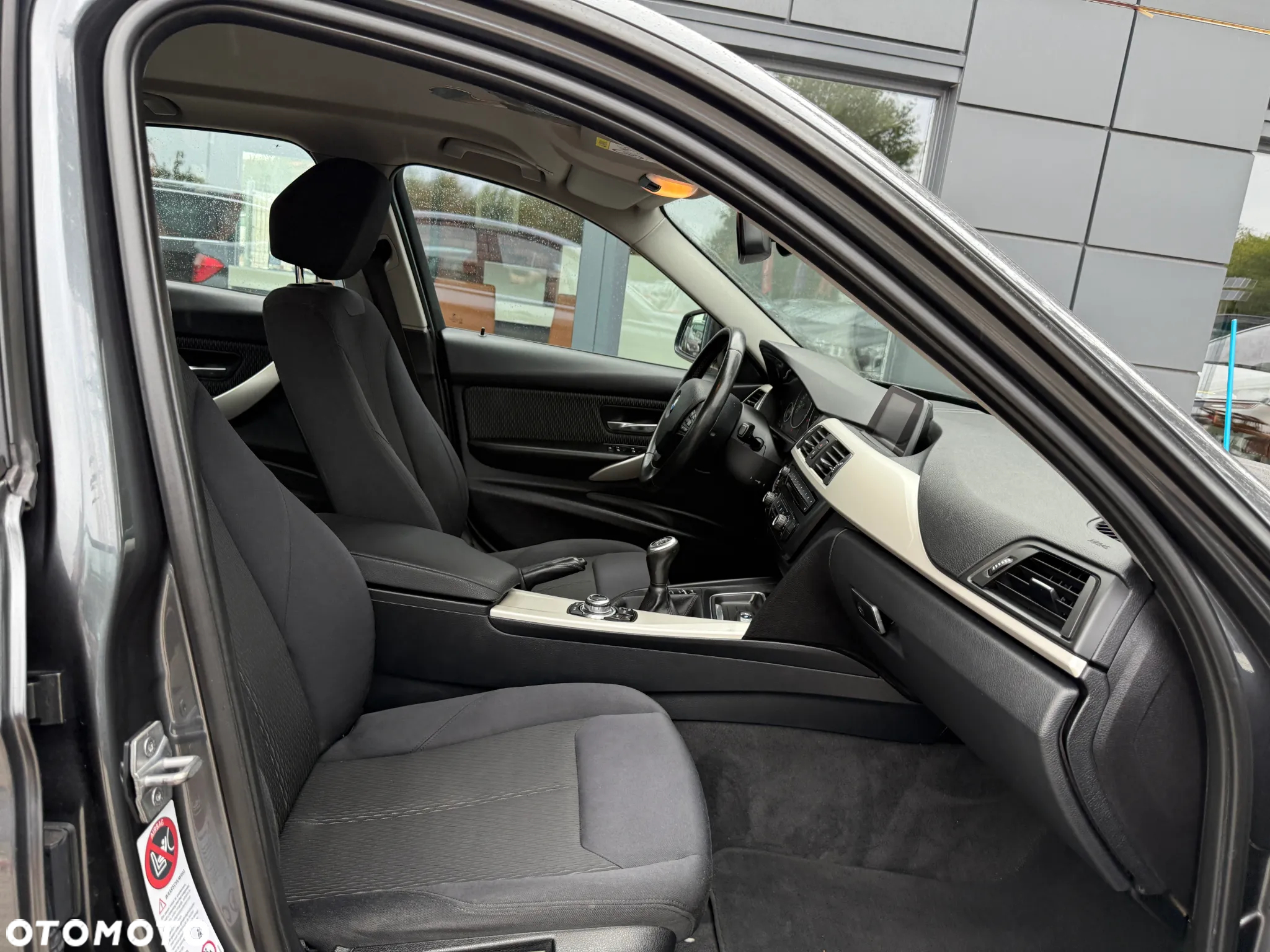 BMW Seria 3 318d - 21