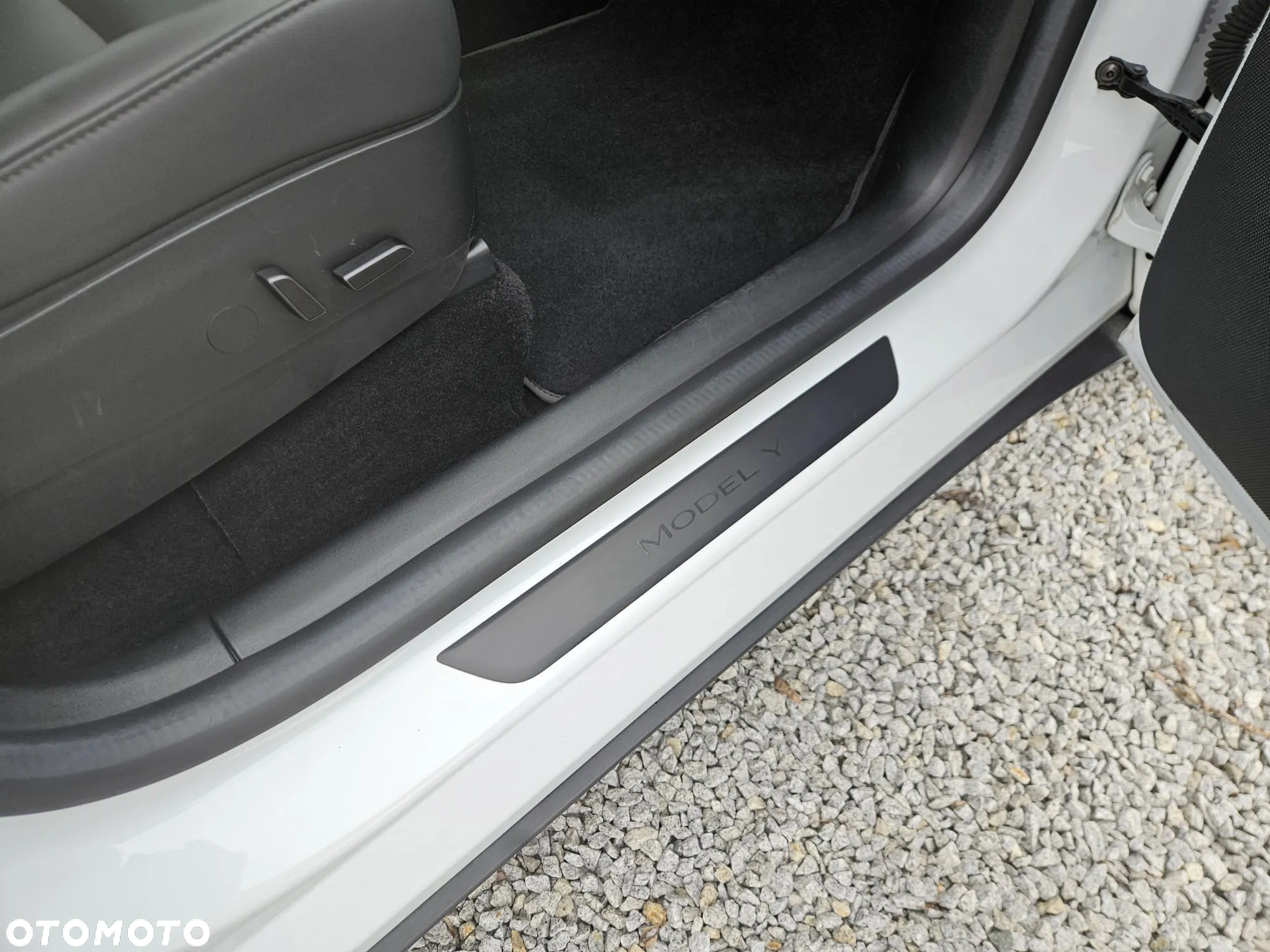 Tesla Y Model RWD - 26