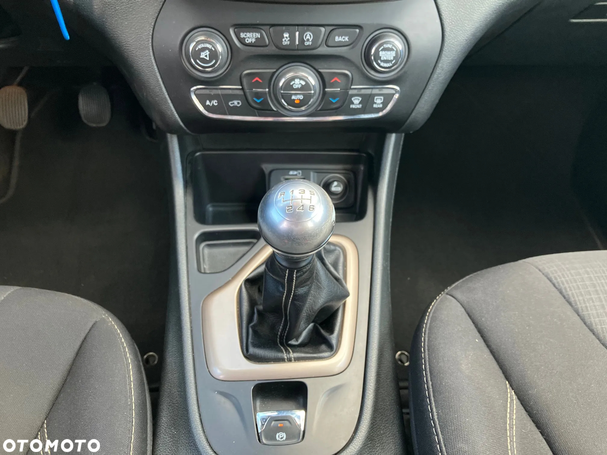 Jeep Cherokee 2.0 MJD 4x2 Longitude - 15