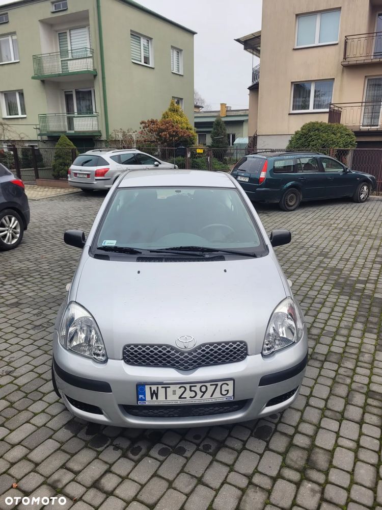 Toyota Yaris 1.0 Base - 2