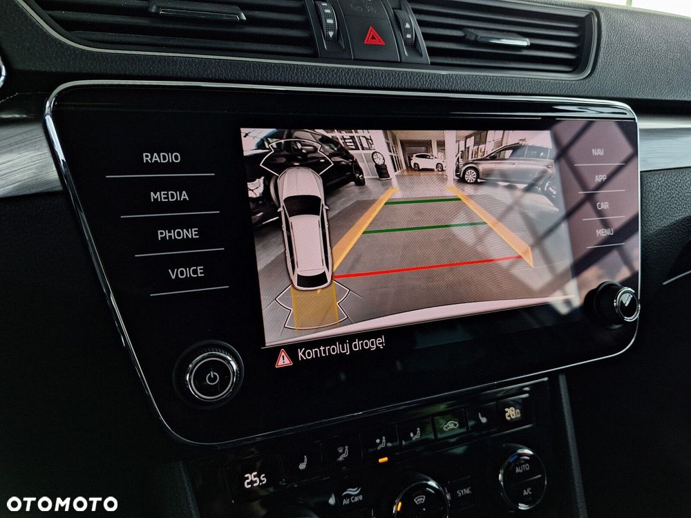 Skoda Superb 2.0 TDI SCR Style DSG - 28