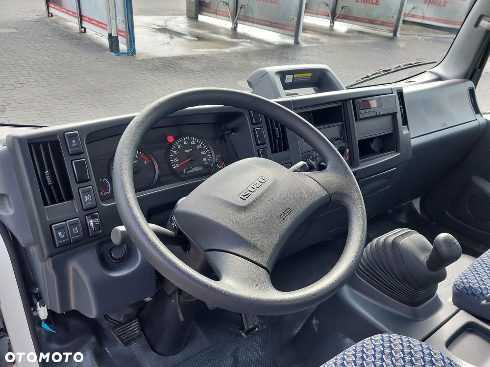 Isuzu P75 5.2 L - 13