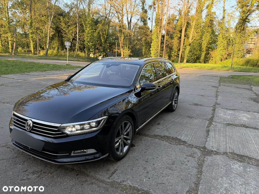 Volkswagen Passat - 1
