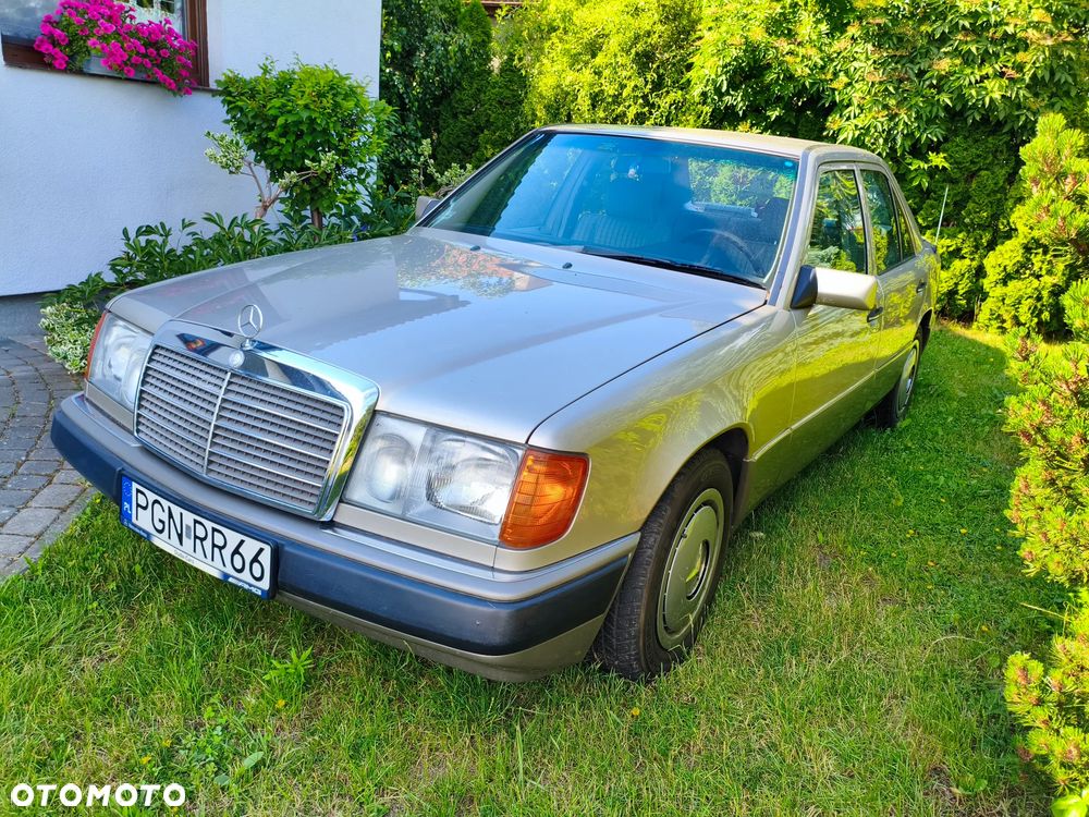 Mercedes-Benz W124 (1984-1993) ver-standard - 1