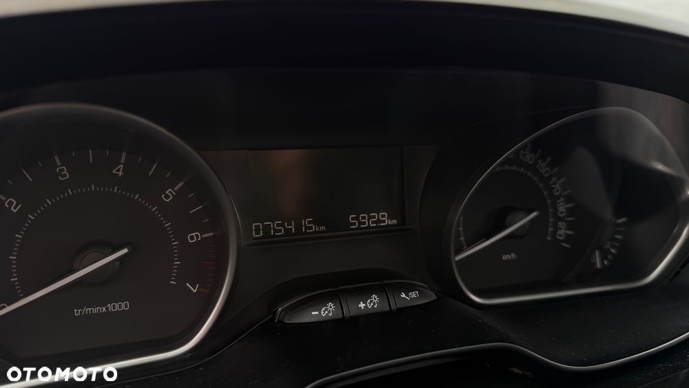 Peugeot 2008 1.2 Pure Tech GPF Allure S&S - 12