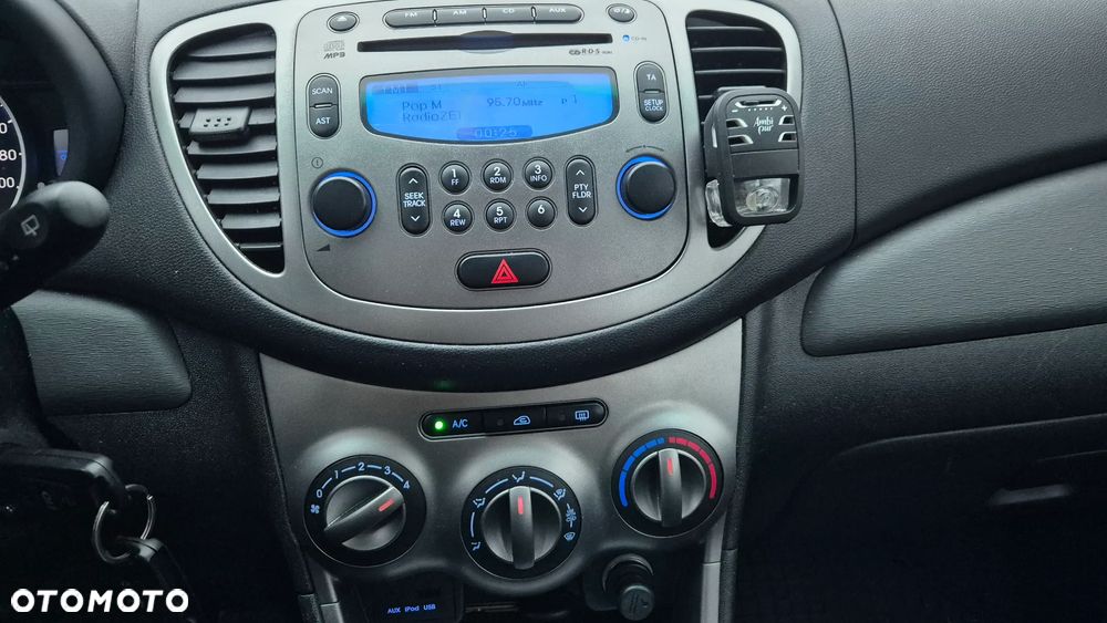 Hyundai i10 1.1 FIFA WM Edition - 9