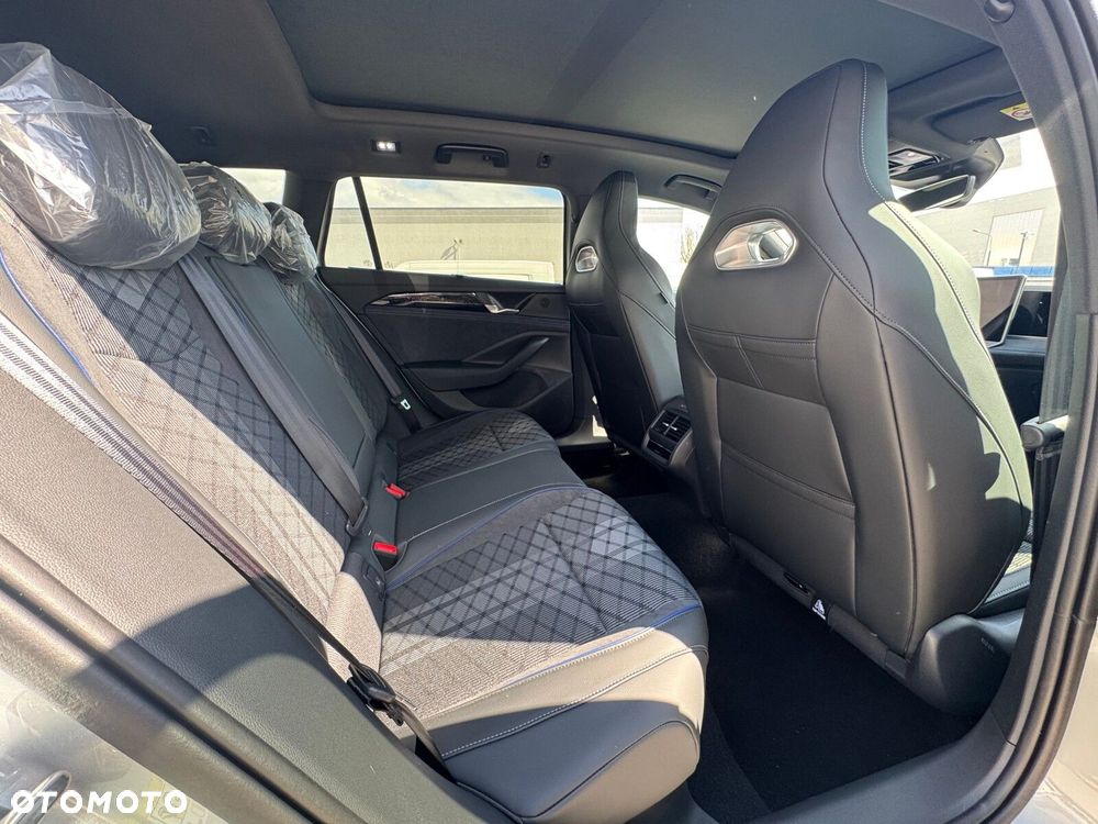 Volkswagen Passat Variant 1.5 TSI eHybrid PHEV 200kW R-Line Plus DSG - 19