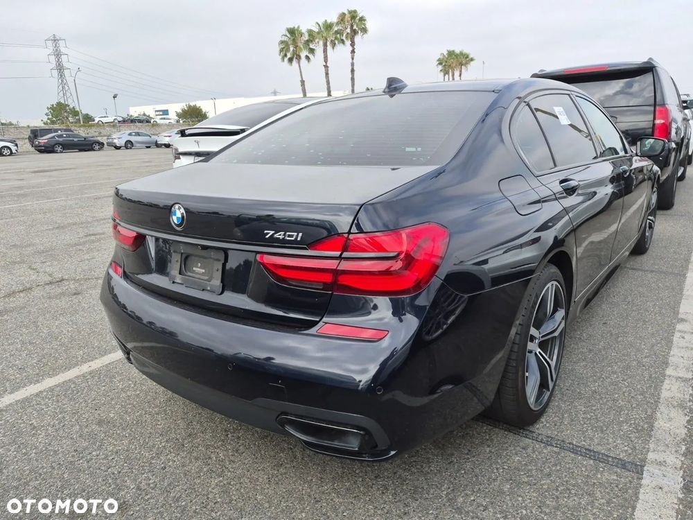 BMW Seria 7 740i - 4