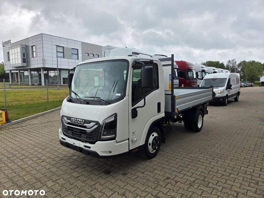 Isuzu M27 - 1