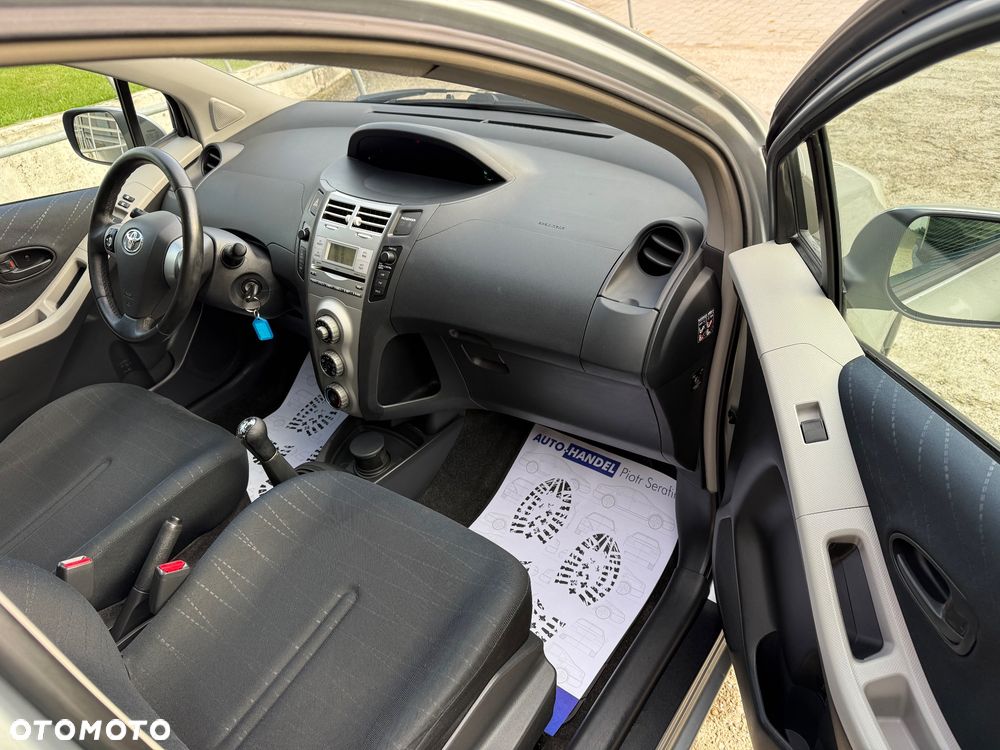 Toyota Yaris 1.0 Luna A/C - 22