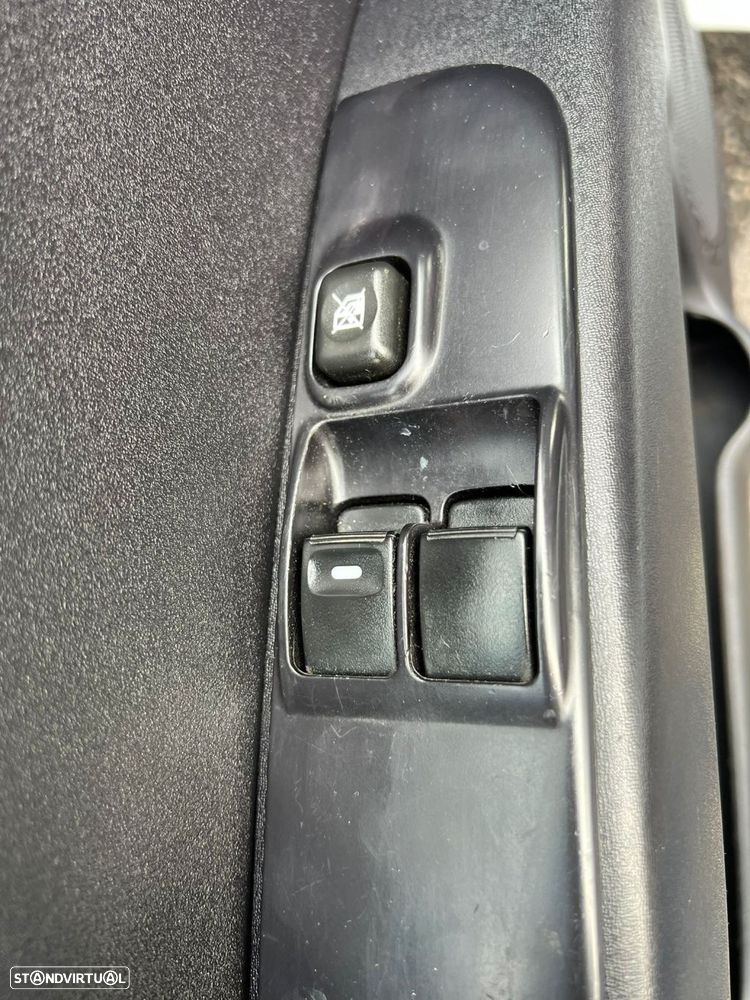 Mitsubishi L200 2.5 DI-D Club Invite AC 3L 4WD - 10