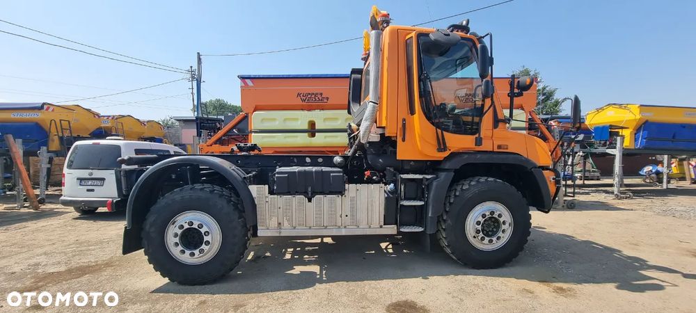 Mercedes-Benz Unimog U527 - 2
