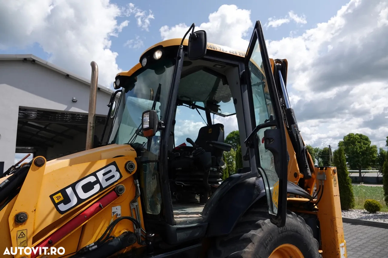 JCB 3CXCAEC / EXCAVATOR / MANETĂ DE SERVICIU / 2011 - 30