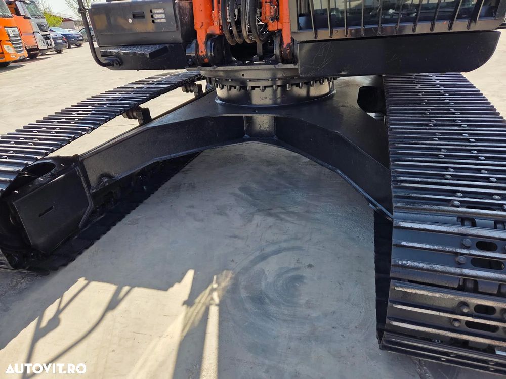 Hitachi SET BRATE LUNGI NOI 18m, cupa 0,9mc, 2019, 6.017h, gresare automata, latime 3,19m, 3 pompe hidr Hitachi, camera spate, camera laterala, consum mediu 13l/h, motor Isuzu 190CP, JAPONIA, doar 377h deplasare lant 80% ok, leasing 3 ani-PROMOTIE 131.900Eur - 23