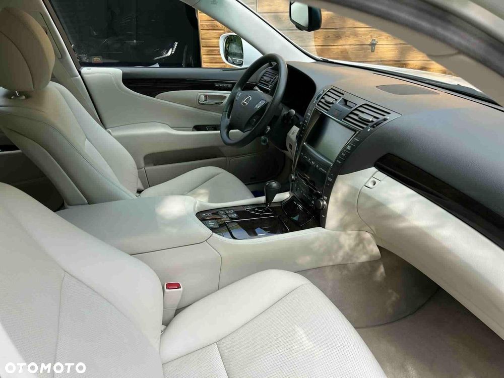 Lexus LS 460 Elite - 23