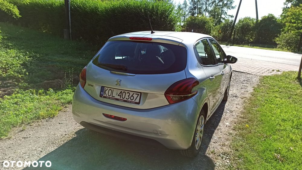 Peugeot 208 - 5
