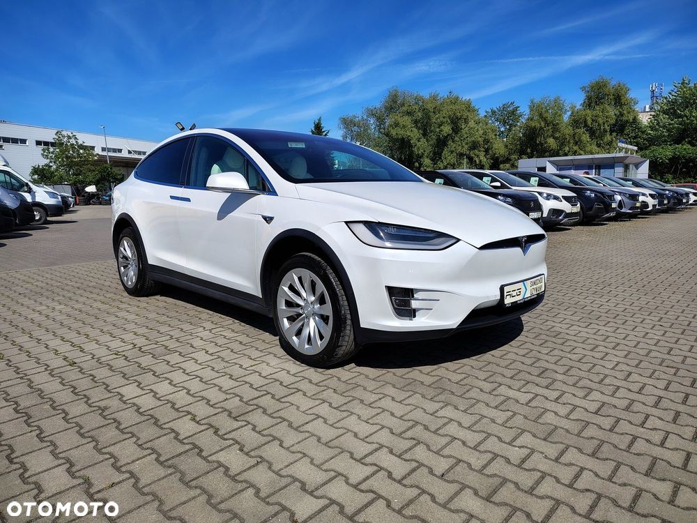 Tesla Model X - 2