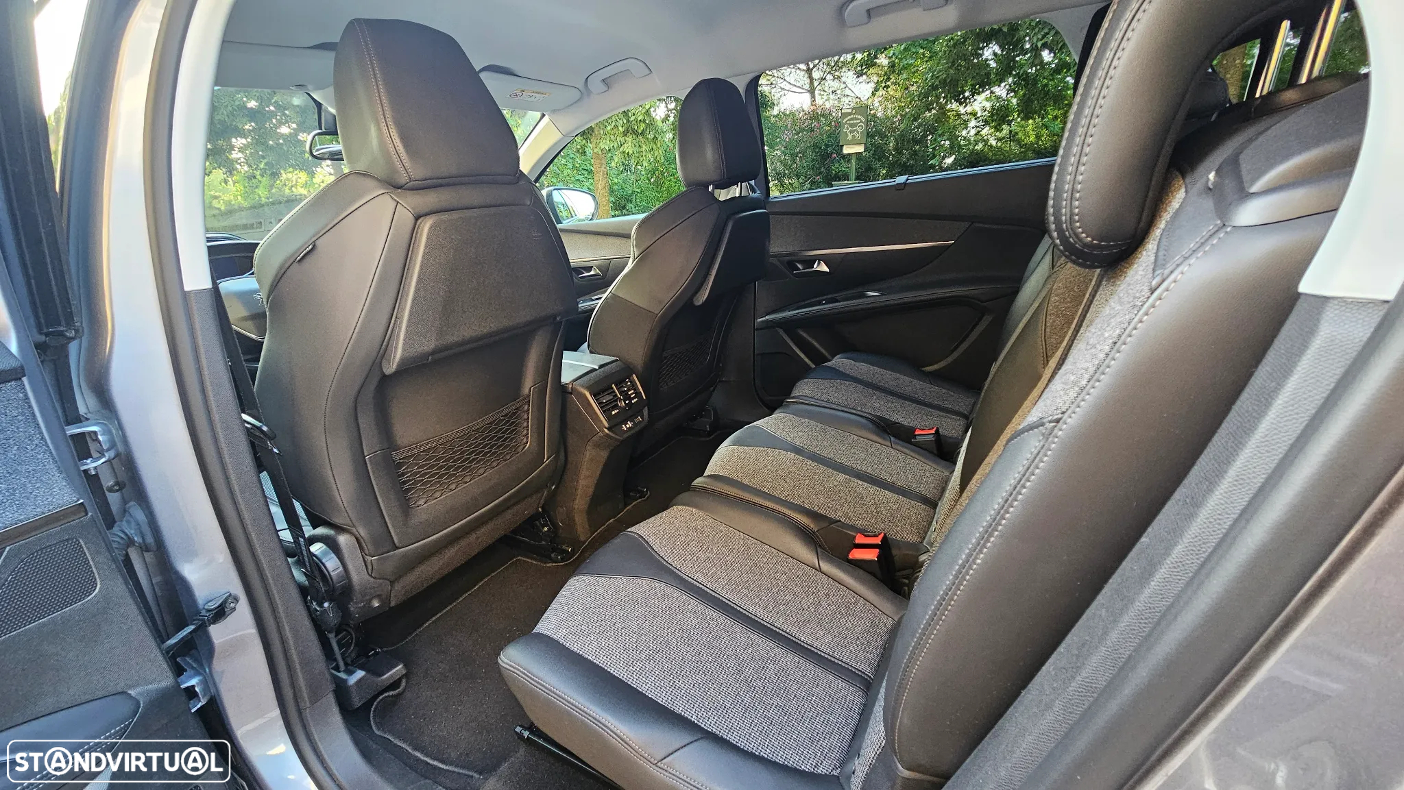 Peugeot 5008 1.5 BlueHDi Allure Pack EAT8 - 23