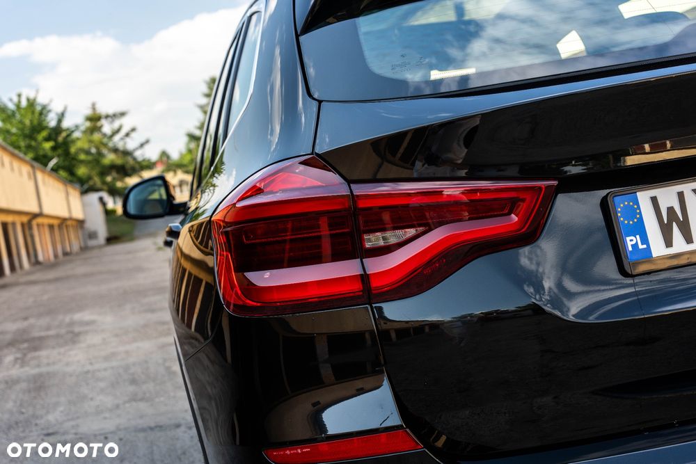BMW X3 xDrive20d Luxury Line - 11