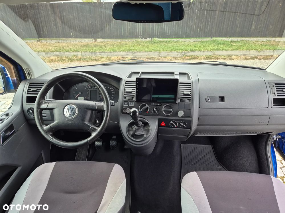 Volkswagen Multivan - 11