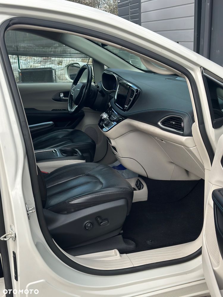 Chrysler Pacifica - 18