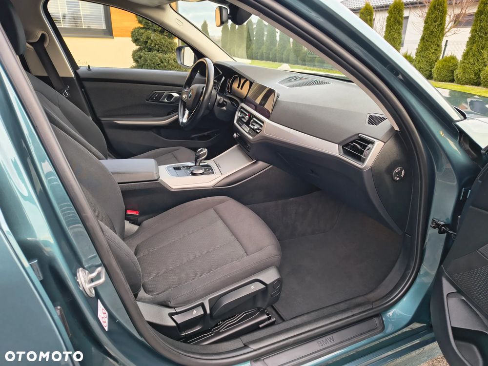 BMW Seria 3 320i Sport Line Shadow - 12