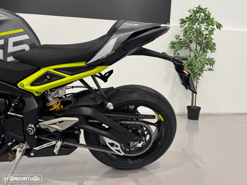 Triumph Street Triple 765 Moto2 - 13
