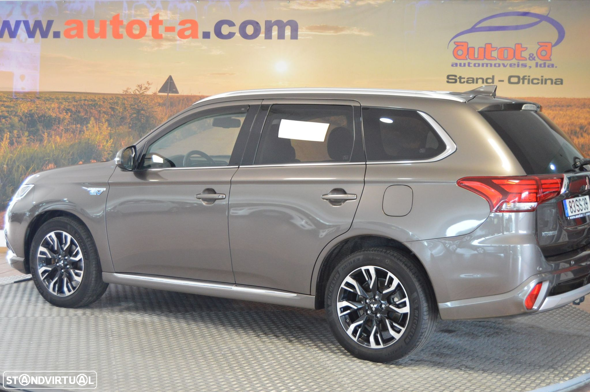 Mitsubishi Outlander 2.0 PHEV Instyle Navi - 3