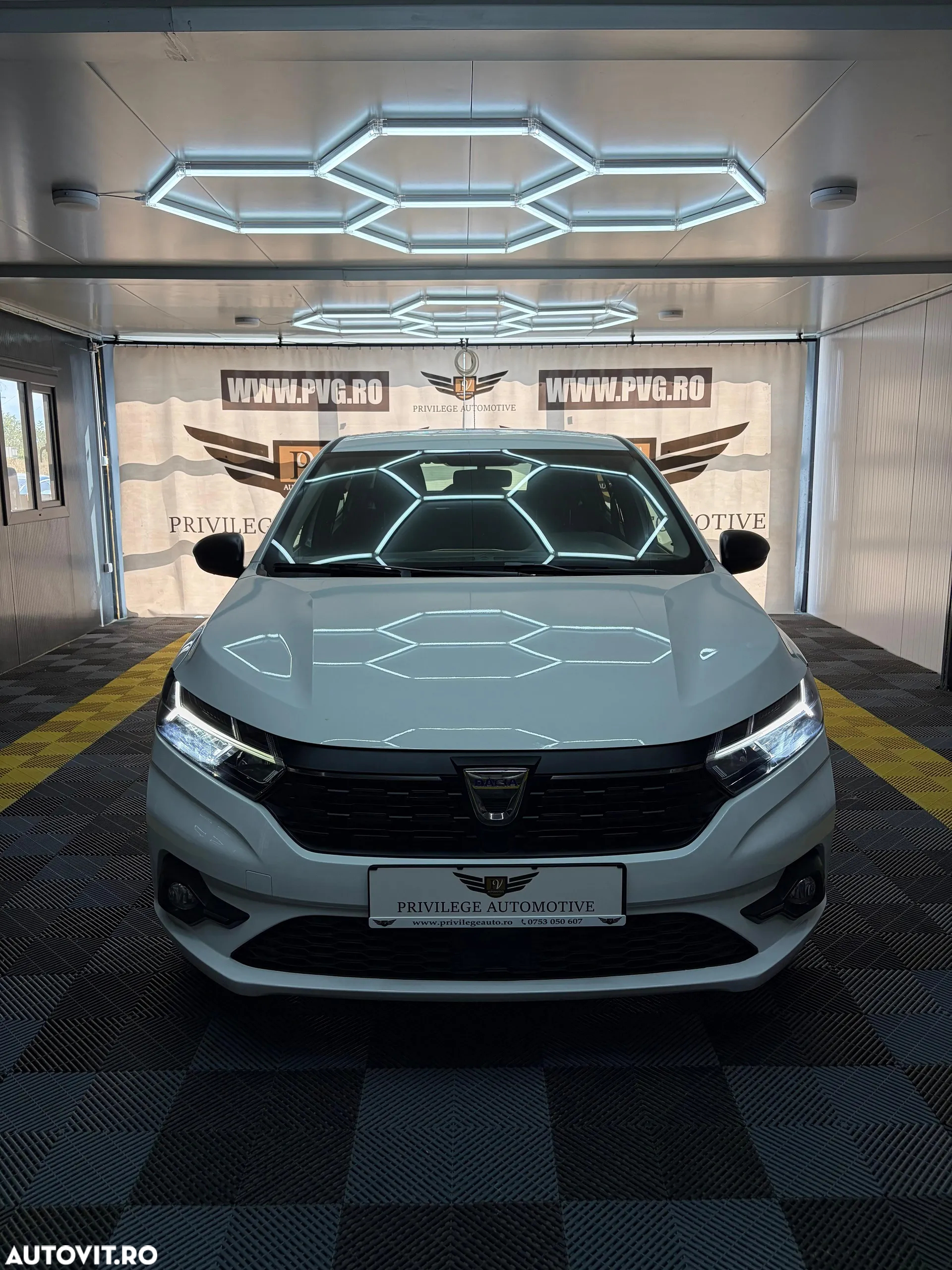 Dacia Logan TCe 90 Essential - 2