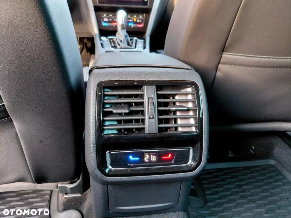 Volkswagen Passat - 11