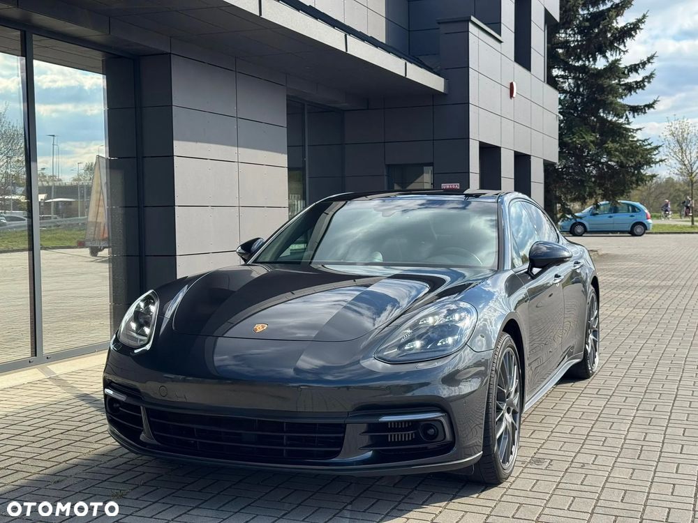 Porsche Panamera 4 Platinum Edition - 4