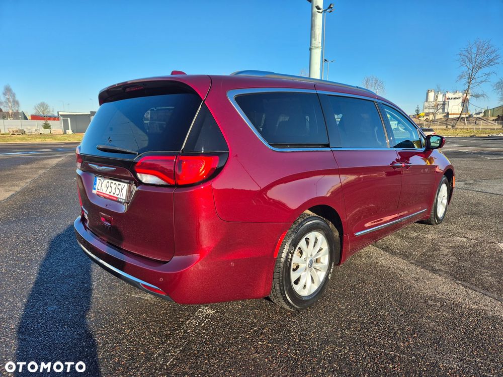 Chrysler Pacifica - 9