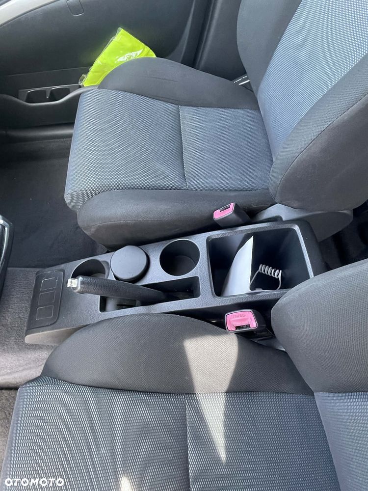 Toyota Corolla Verso 2.2 D-4D - 13