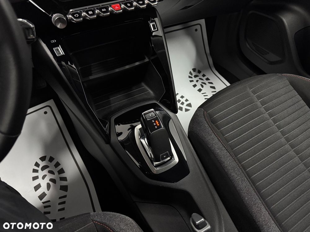 Peugeot 2008 1.5 BlueHDi Allure S&S EAT8 - 19