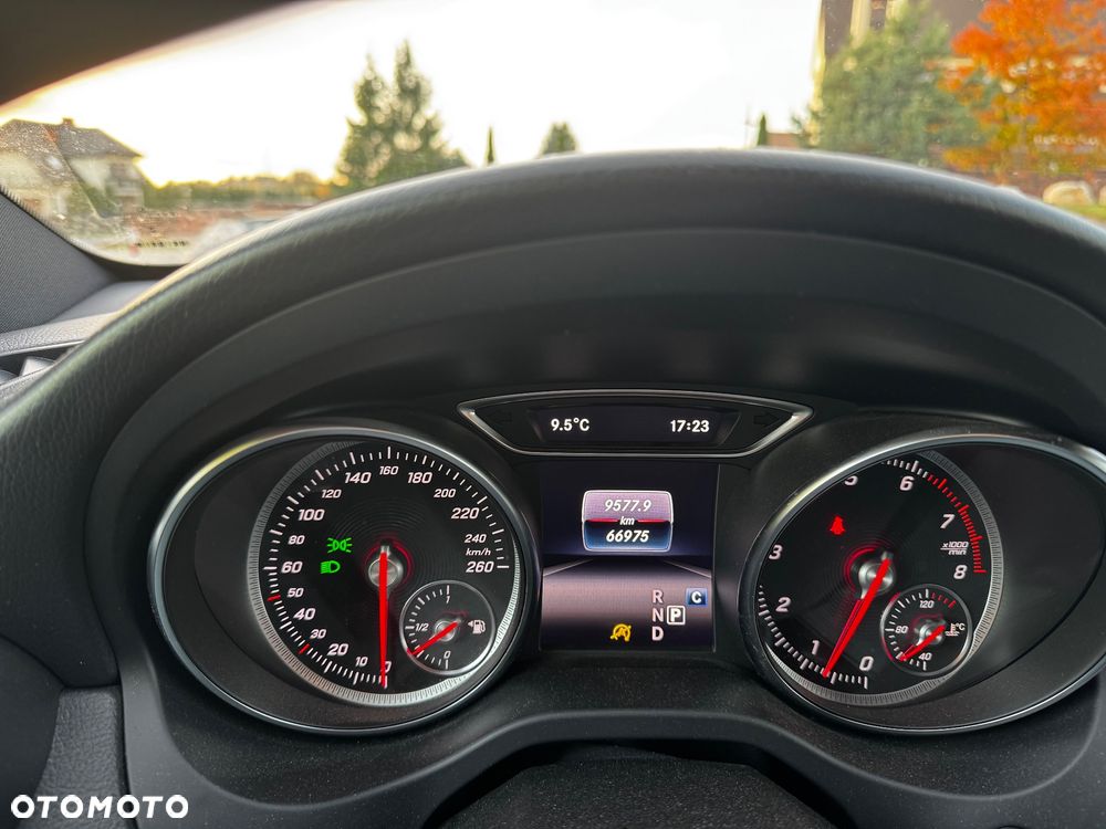 Mercedes-Benz GLA 200 7G-DCT AMG Line - 11