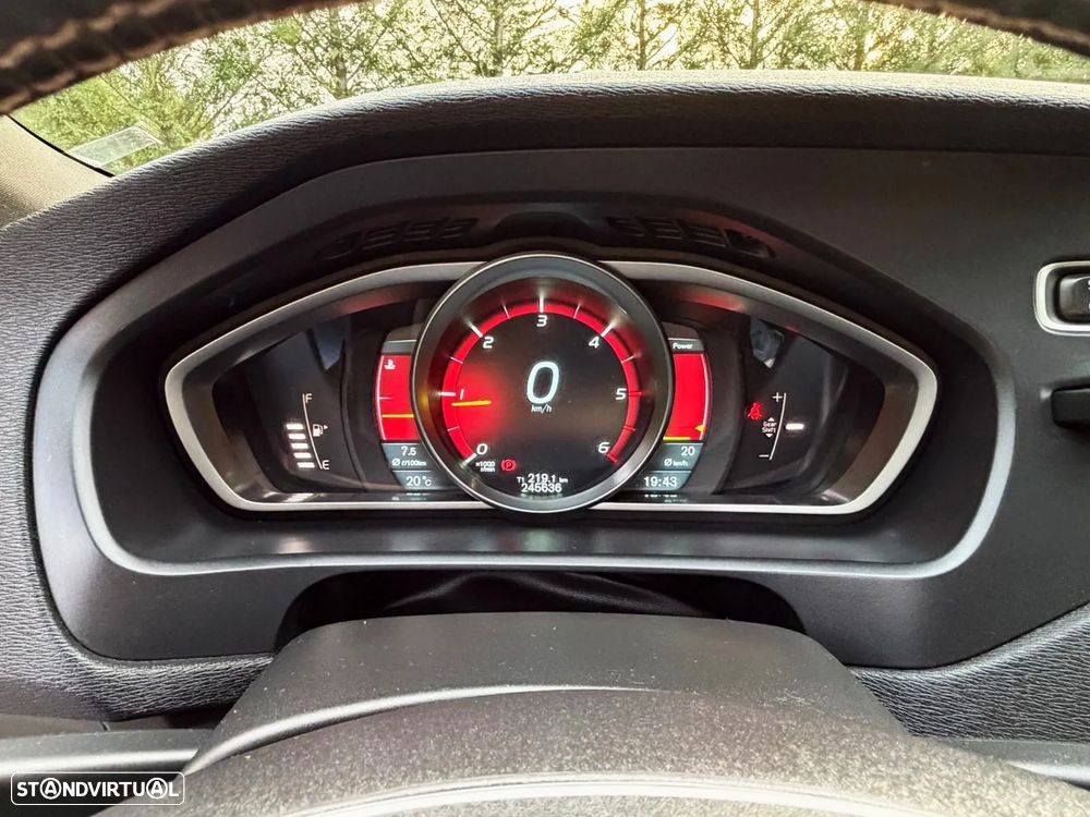 Volvo V40 D2 R Design - 13