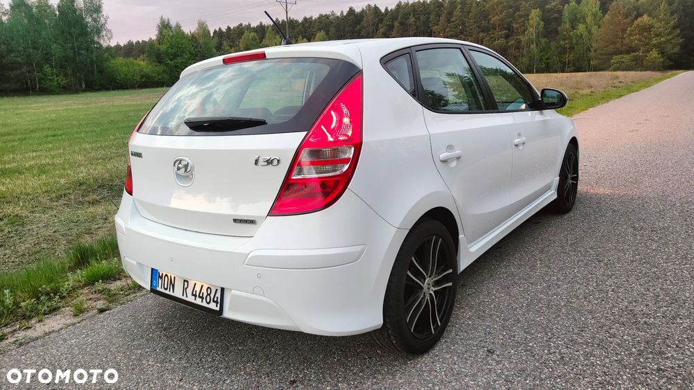 Hyundai i30 1.6 CRDi FIFA WM Edition - 3